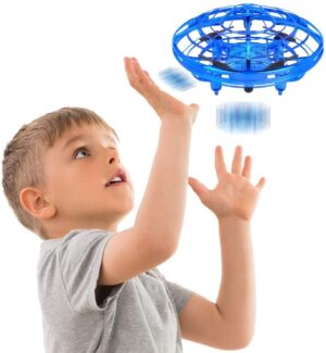 Ufo dronas valdomas ranka