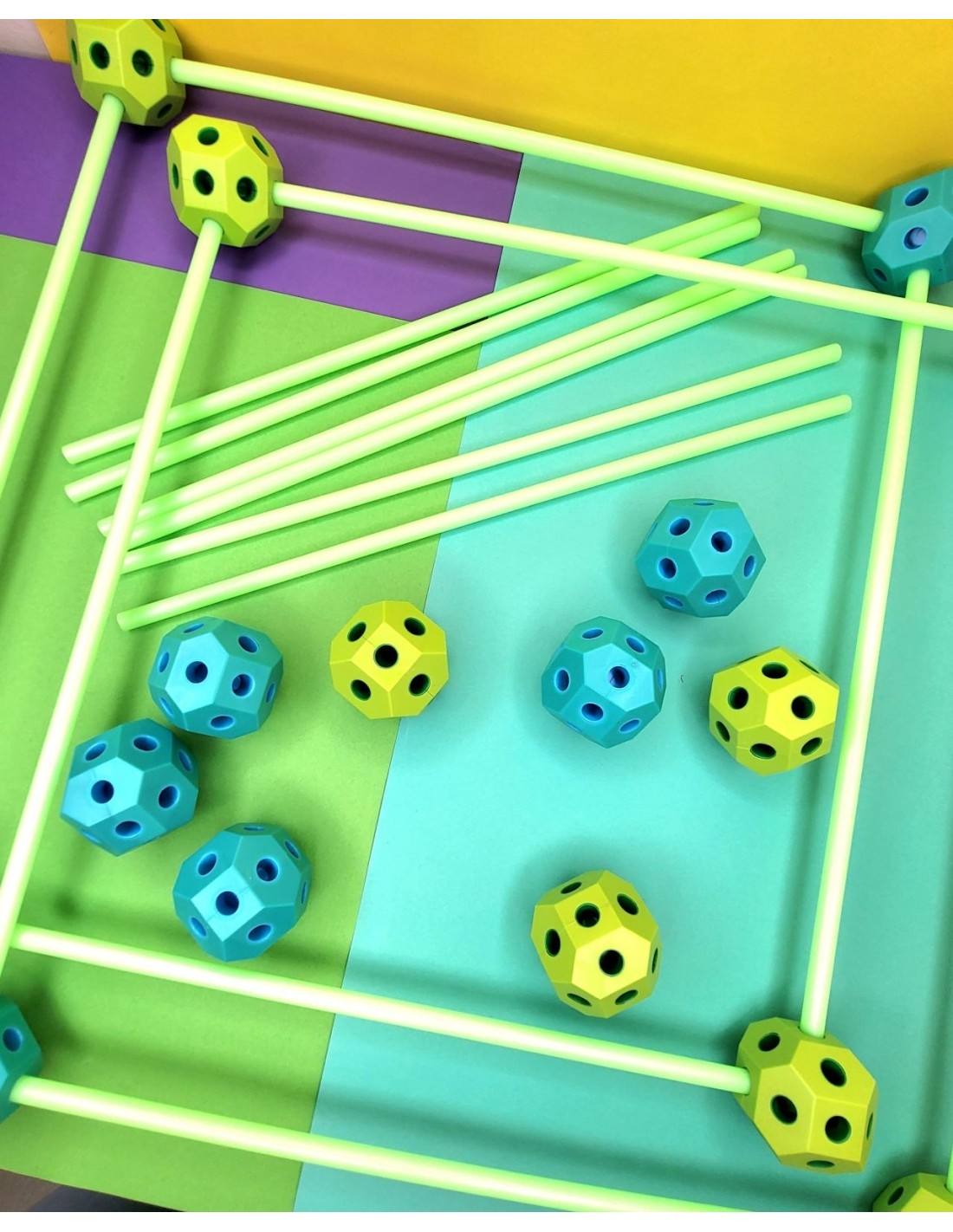 52 detalių konstruktorius fortas, šviečiantis tamsoje, lazdelės, kamuoliukai 52 detalių konstruktorius fortas, šviečiantis tamsoje, lazdelės, kamuoliukai