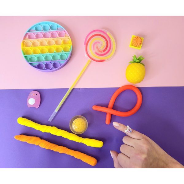 Žaislų rinkinys nykštukams 10 vnt., žiedelis, šviečiantis lollipop, tampomi minkomi fidget žaislai