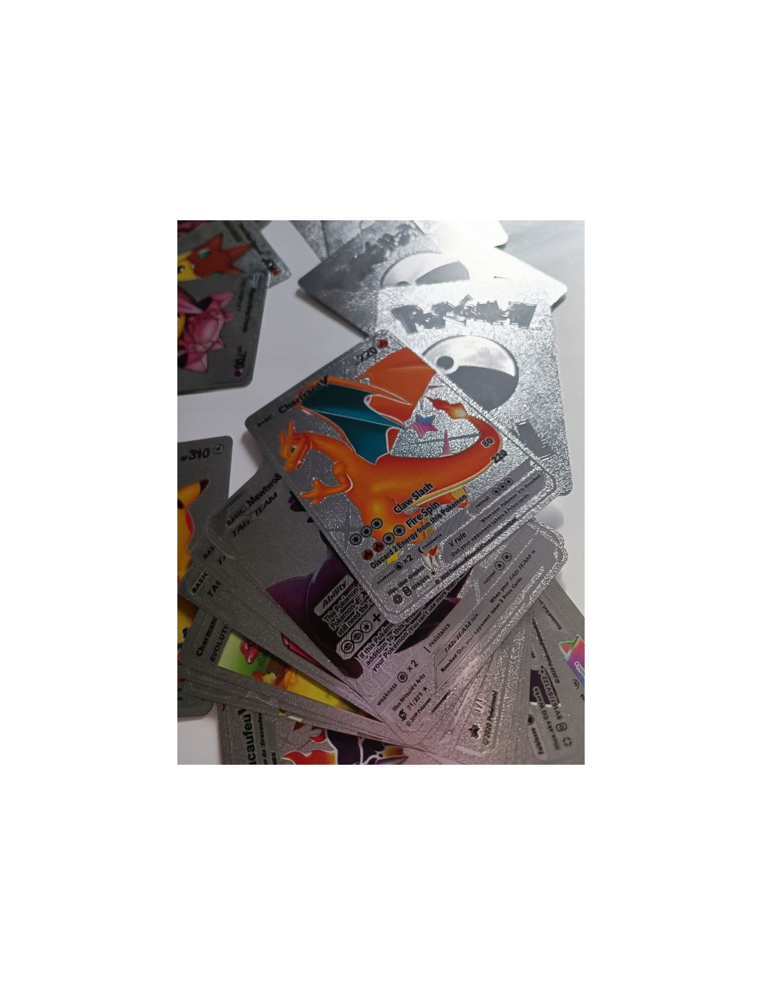 Pokemon kortos 55 vnt. sidabrinė kolekcija Charizard Vmax Pokemon kortos 55 vnt. sidabrinė kolekcija Charizard Vmax