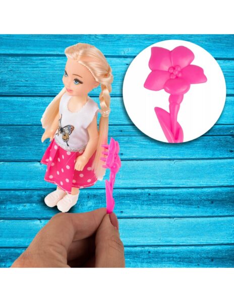 Lėlė su priedais, aukštis 14 cm. Lėlė su priedais, aukštis 14 cm.