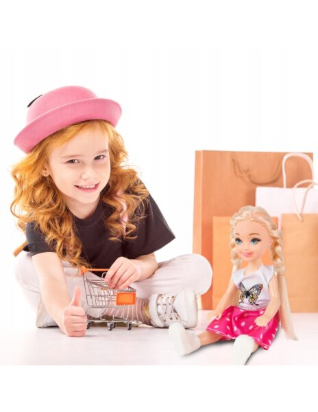 Lėlė su priedais, aukštis 14 cm. Lėlė su priedais, aukštis 14 cm.