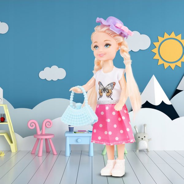 Lėlė su priedais, aukštis 14 cm. Lėlė su priedais, aukštis 14 cm.