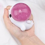 Suspaudžiamas antistresinis fidget pliušo kamuoliukas pakabutis Suspaudžiamas antistresinis fidget pliušo kamuoliukas pakabutis