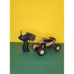 Pakraunamas r/c automobilis su valdymo pultu, amortizatoriais