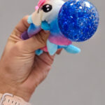 Suspaudžiamas-antistresinis-fidget-pliušo-kamuoliukas-3 Suspaudžiamas-antistresinis-fidget-pliušo-kamuoliukas-3