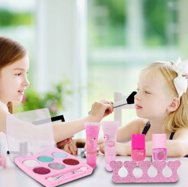 kosmetikos-rinkinys-su-blizgiais-1 kosmetikos-rinkinys-su-blizgiais-1