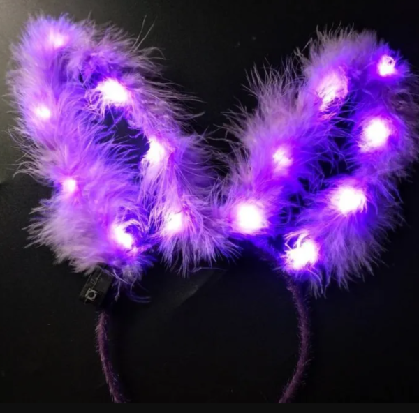 Šviečiantis-lankelis-ausys Šviečiantis-lankelis-ausys