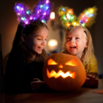 Šviečiantis-lankelis-ausys-4 Šviečiantis-lankelis-ausys-4