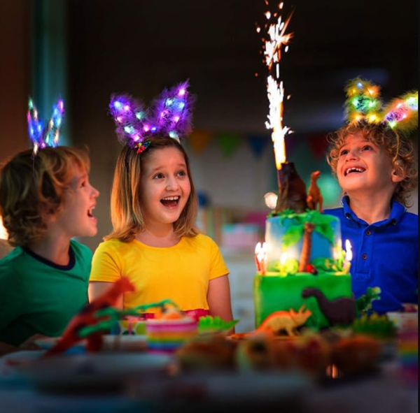 Šviečiantis-lankelis-ausys-5 Šviečiantis-lankelis-ausys-5