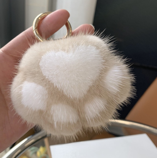 kates-letenele-zaislas-pakabukas-cat-paw kates-letenele-zaislas-pakabukas-cat-paw