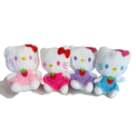 hello-kitty-pliusinis-zaislas-2-Photoroom