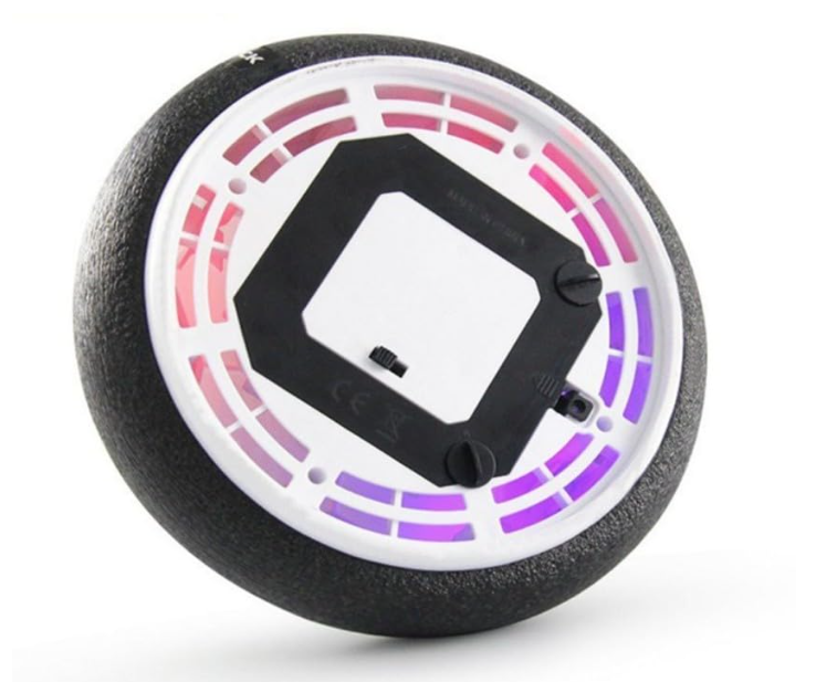 šviečiantis-oro-futbolo-kamuolys-1 šviečiantis-oro-futbolo-kamuolys-1