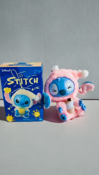 Pliušinis-Stitch-pakabukas-siurprizas-1 Pliušinis-Stitch-pakabukas-siurprizas-1