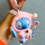 Pliušinis-Stitch-pakabukas-siurprizas-3