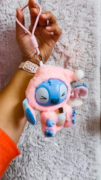 Pliušinis-Stitch-pakabukas-siurprizas-4 Pliušinis-Stitch-pakabukas-siurprizas-4